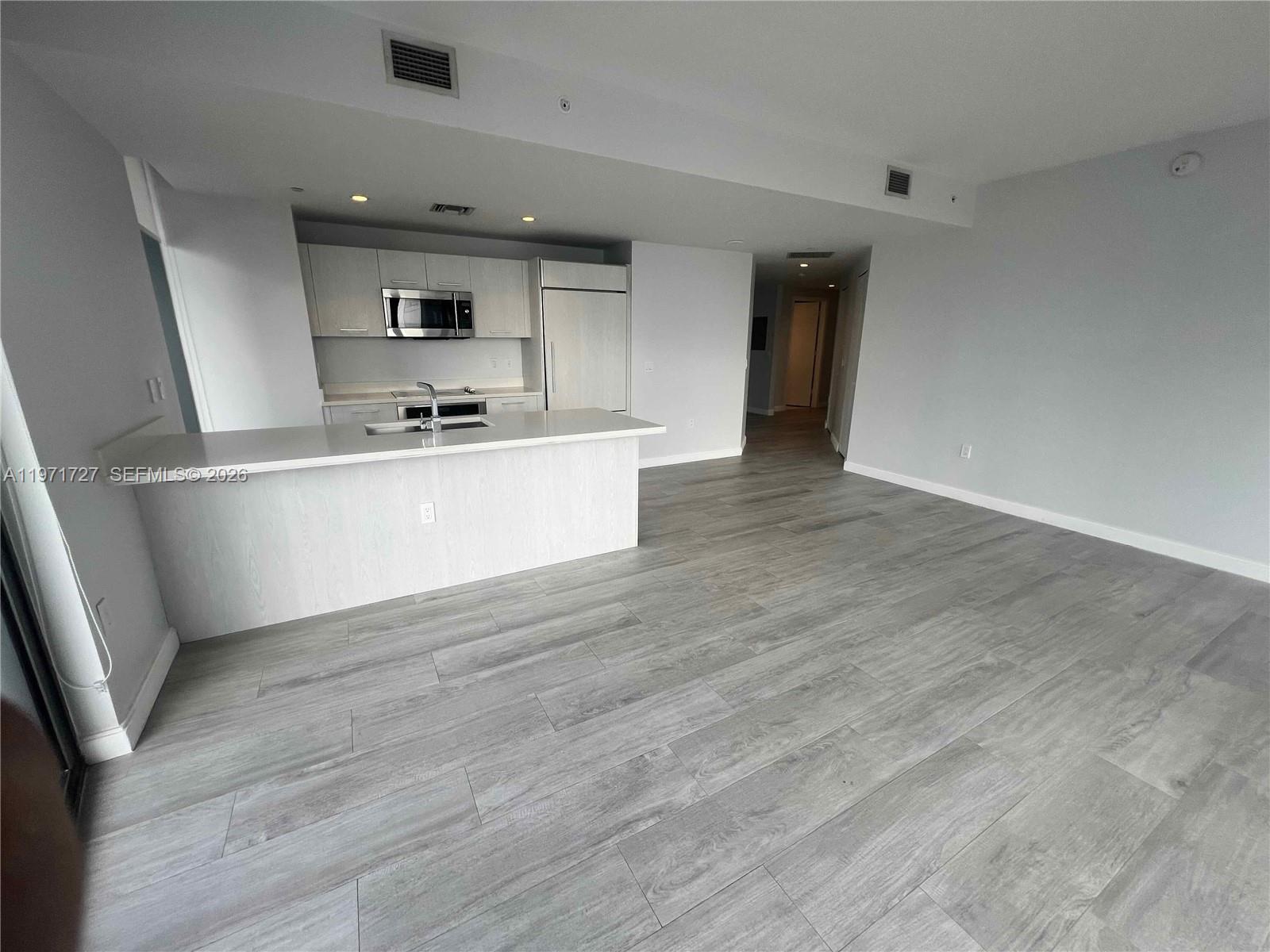 45 SW 9th St #3703, Miami FL 33130