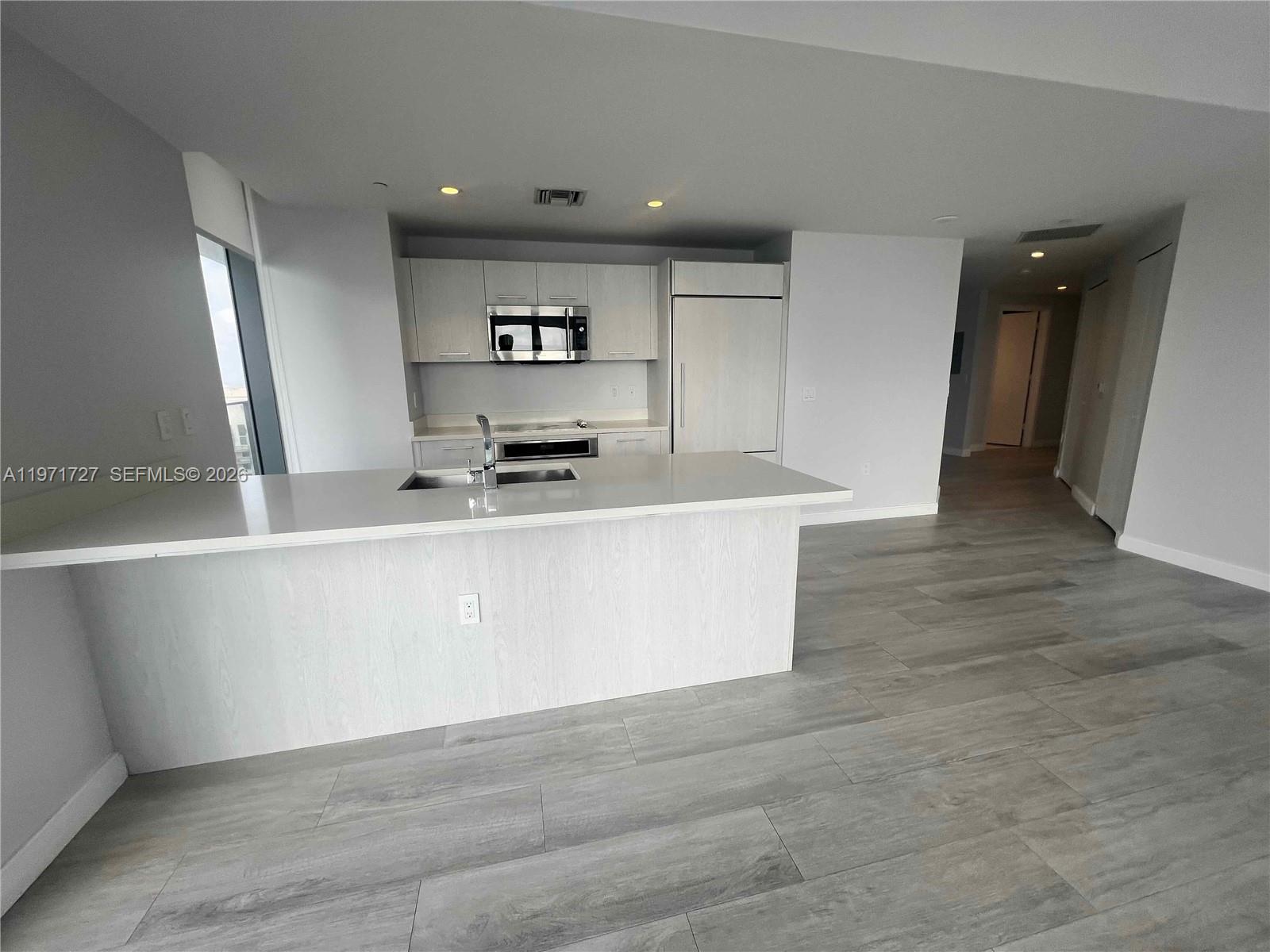 45 SW 9th St #3703, Miami FL 33130