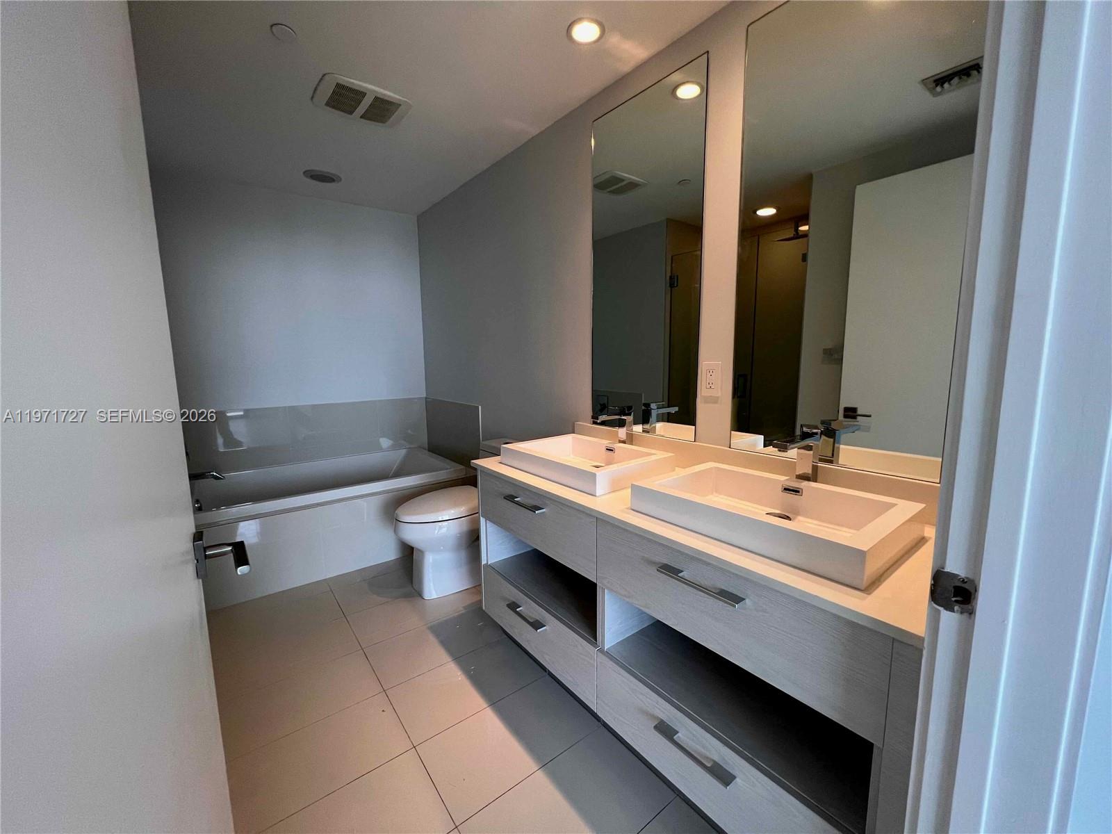 45 SW 9th St #3703, Miami FL 33130