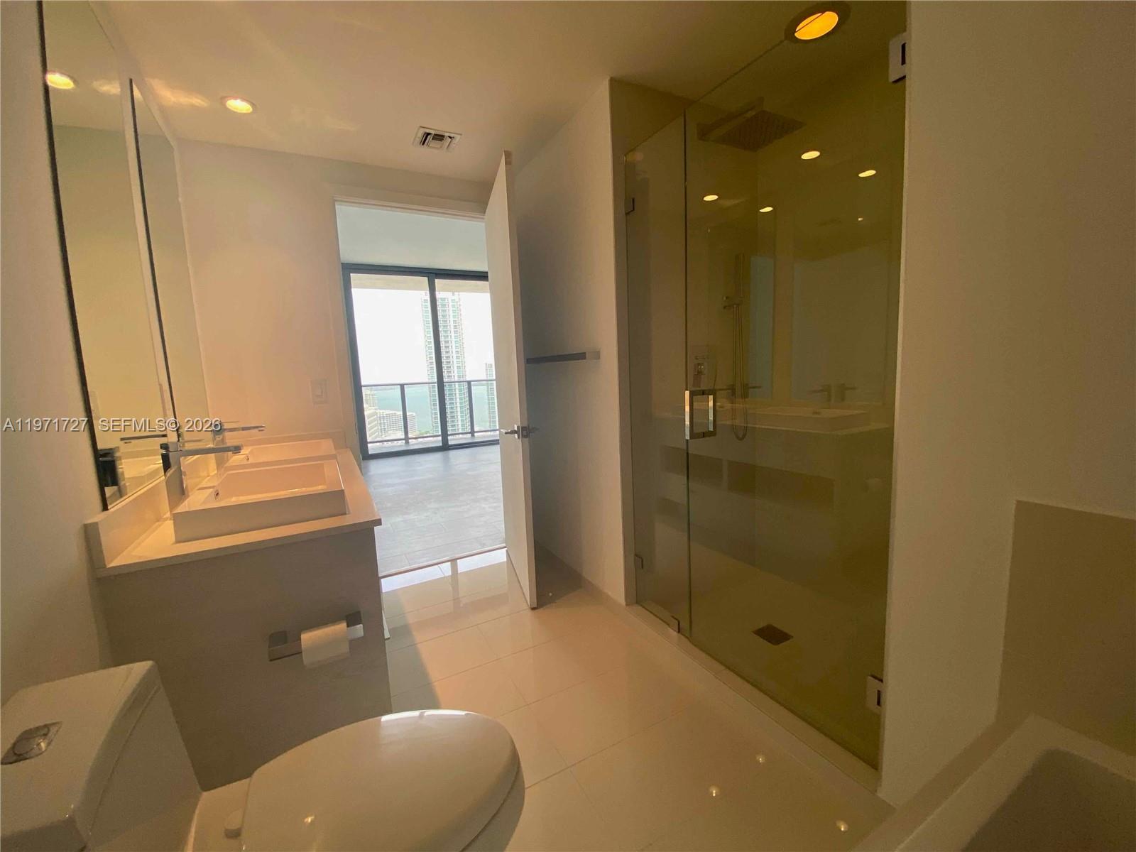 45 SW 9th St #3703, Miami FL 33130