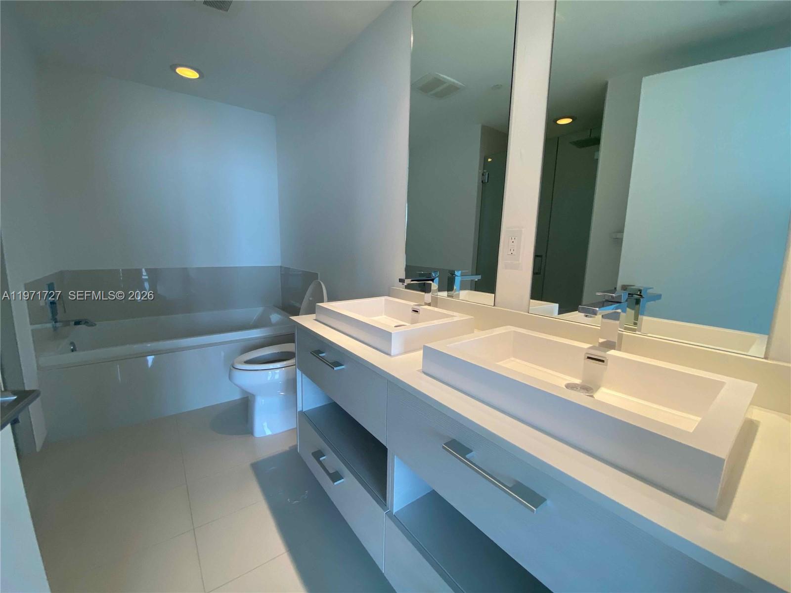 45 SW 9th St #3703, Miami FL 33130