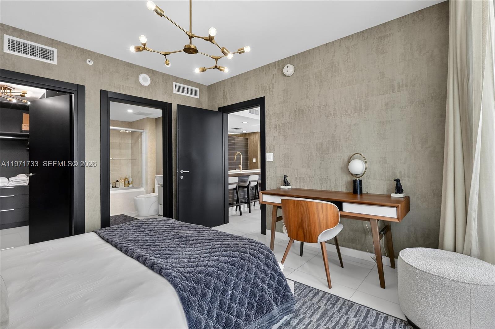 200 Biscayne Boulevard Way #1108, Miami FL 33131