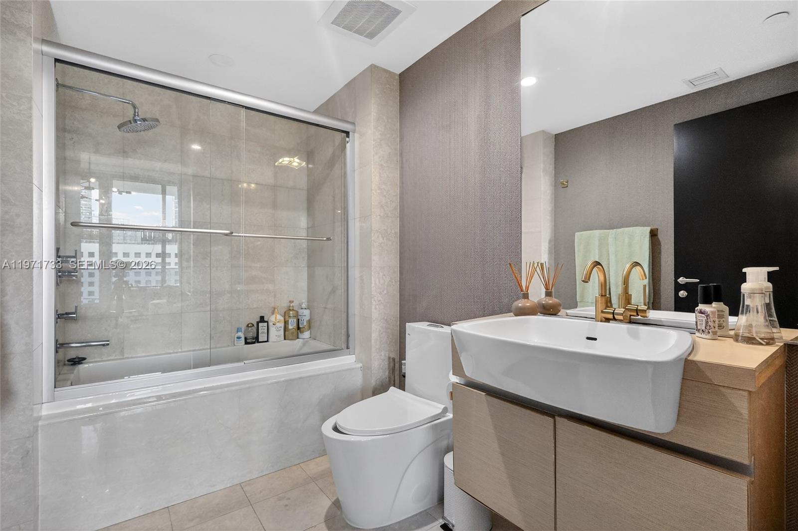 200 Biscayne Boulevard Way #1108, Miami FL 33131
