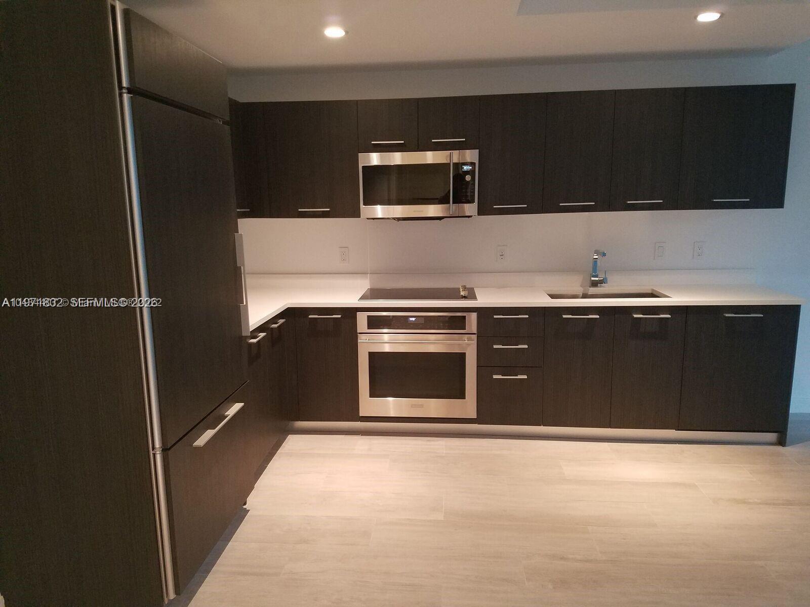55 SW 9th St #1107, Miami FL 33130