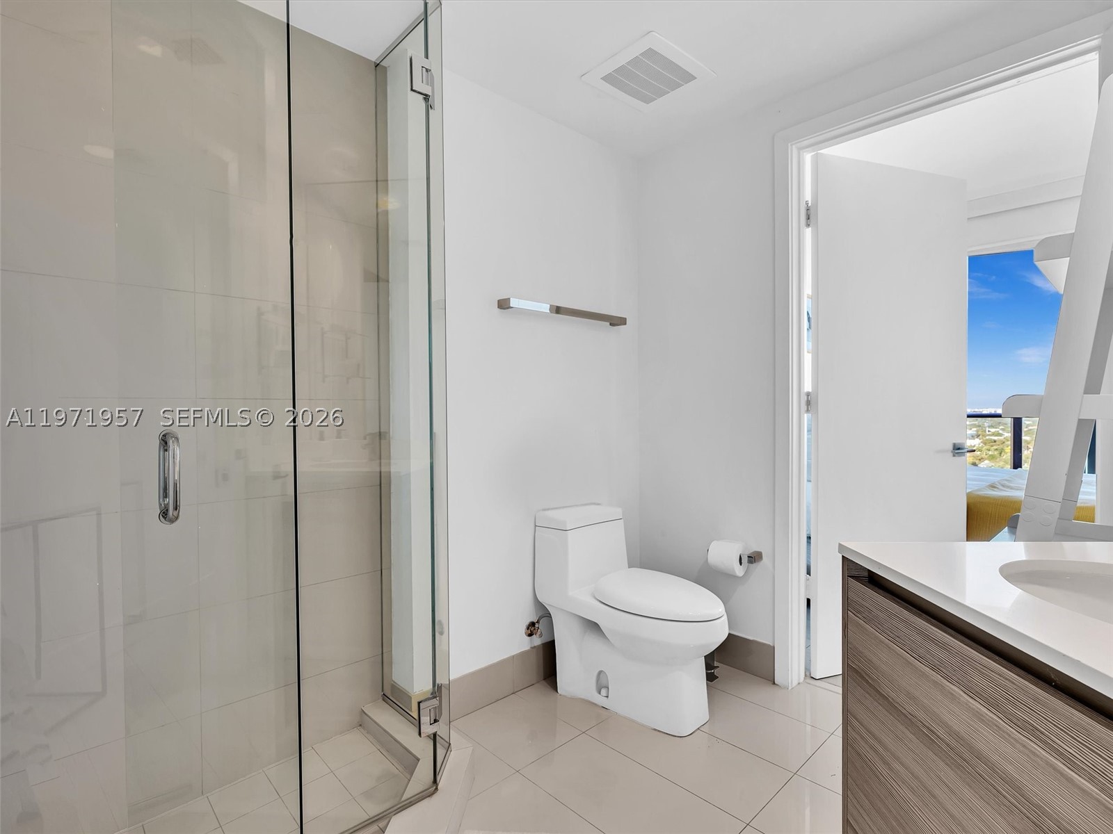 121 NE 34th St #2016, Miami FL 33137