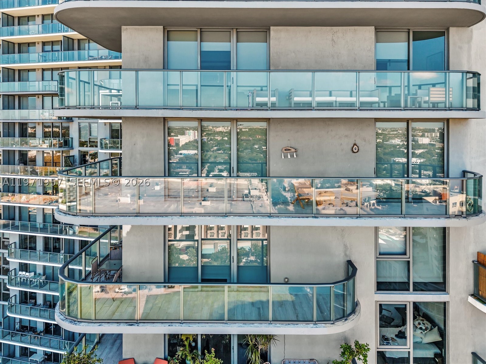 121 NE 34th St #2016, Miami FL 33137