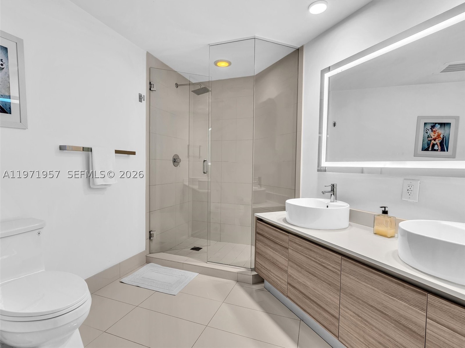 121 NE 34th St #2016, Miami FL 33137