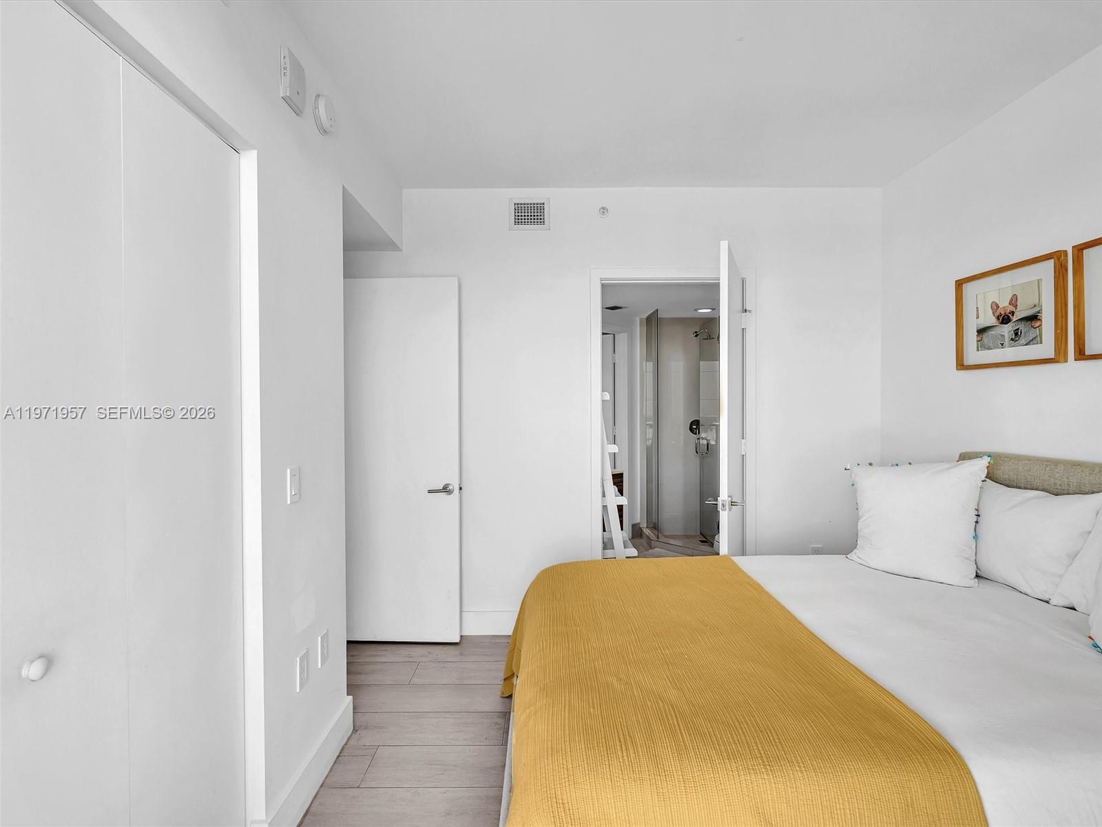 121 NE 34th St #2016, Miami FL 33137