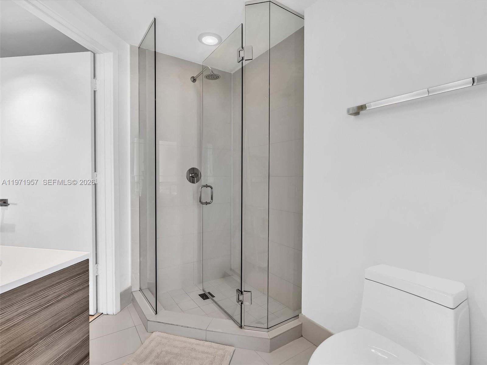 121 NE 34th St #2016, Miami FL 33137