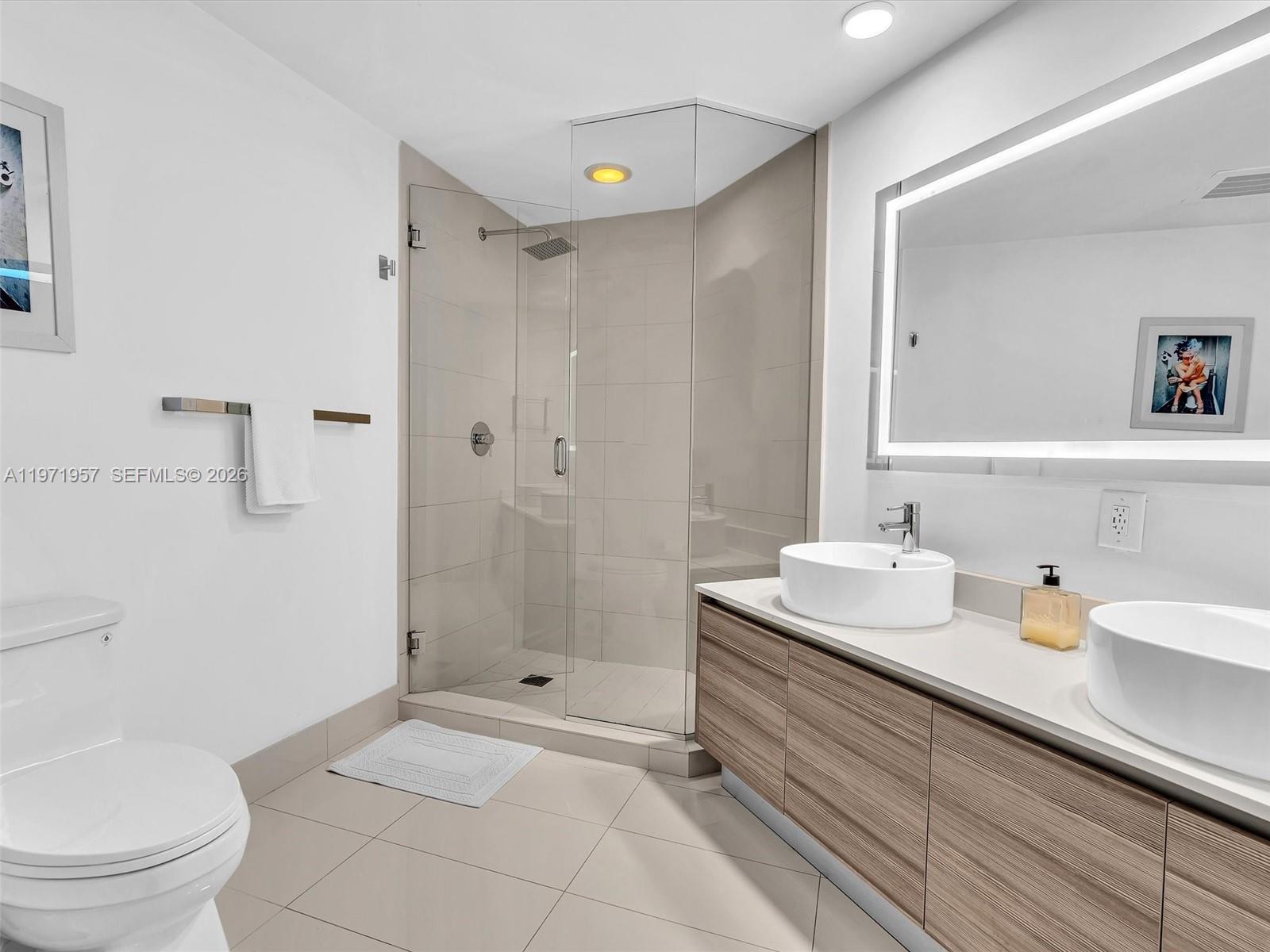 121 NE 34th St #2016, Miami FL 33137