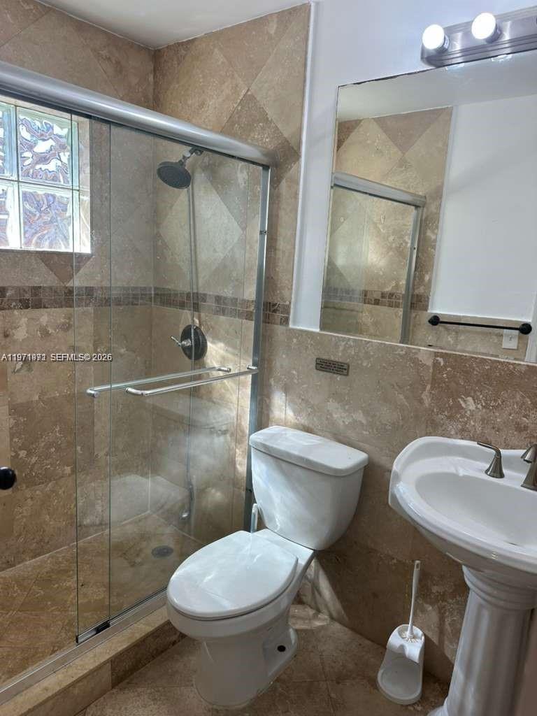 208 SW 2nd Ave, Hallandale Beach FL 33009