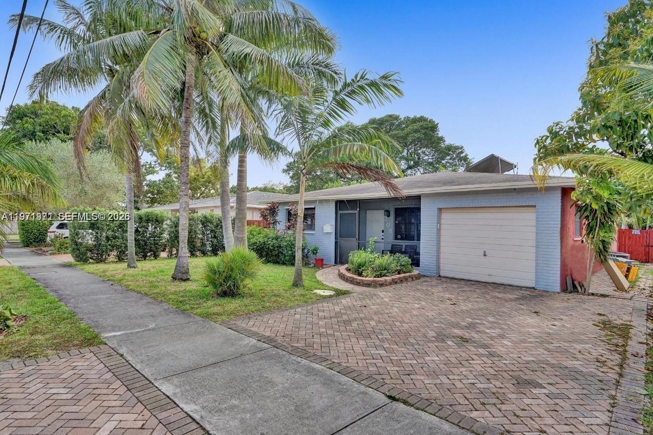 208 SW 2nd Ave, Hallandale Beach FL 33009