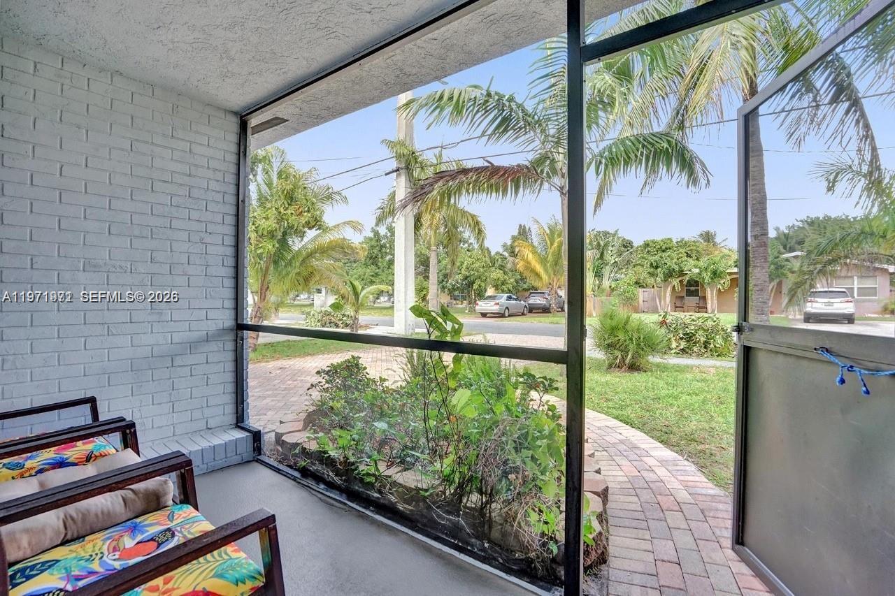 208 SW 2nd Ave, Hallandale Beach FL 33009
