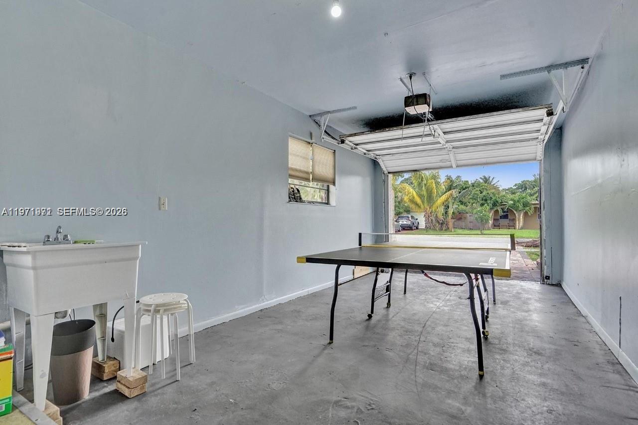 208 SW 2nd Ave, Hallandale Beach FL 33009