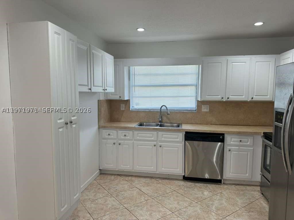 208 SW 2nd Ave, Hallandale Beach FL 33009