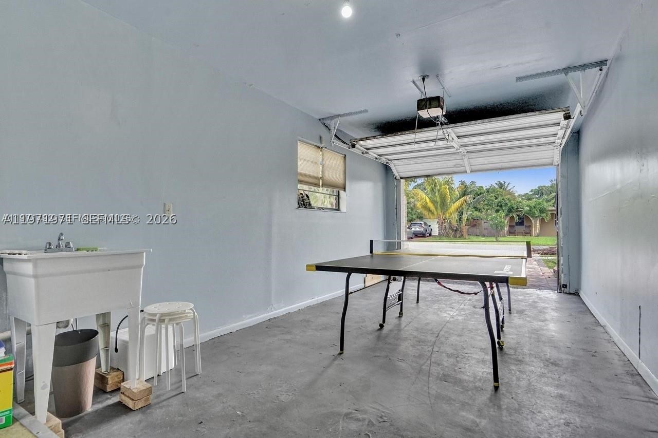 208 SW 2nd Ave, Hallandale Beach FL 33009