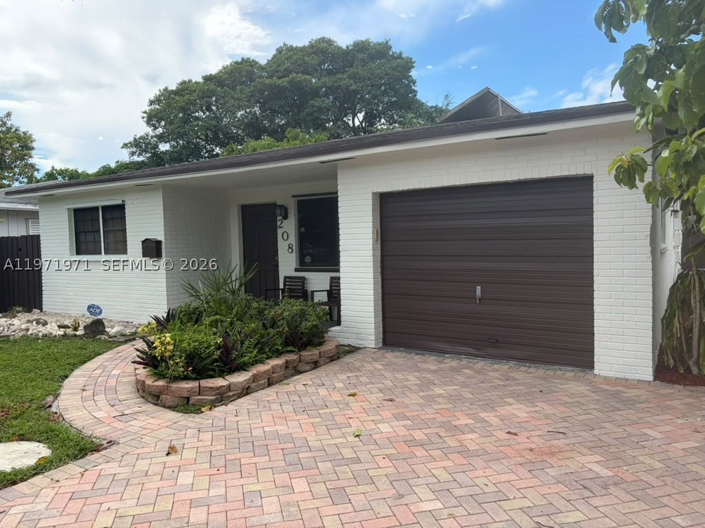 208 SW 2nd Ave, Hallandale Beach FL 33009