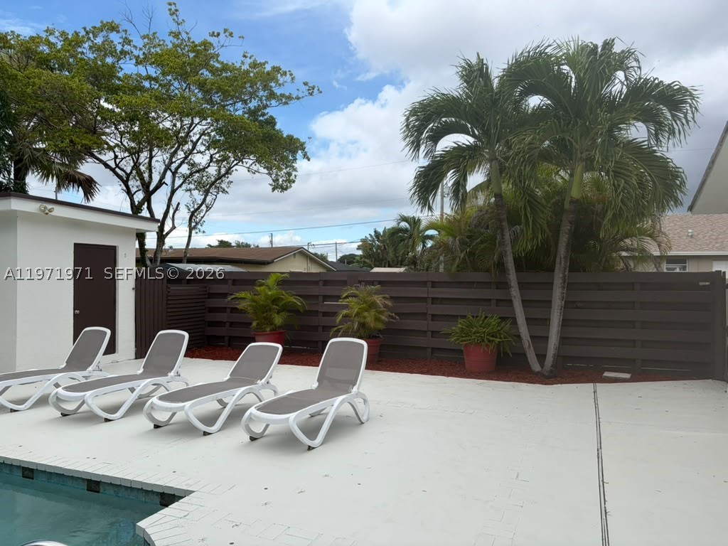 208 SW 2nd Ave, Hallandale Beach FL 33009