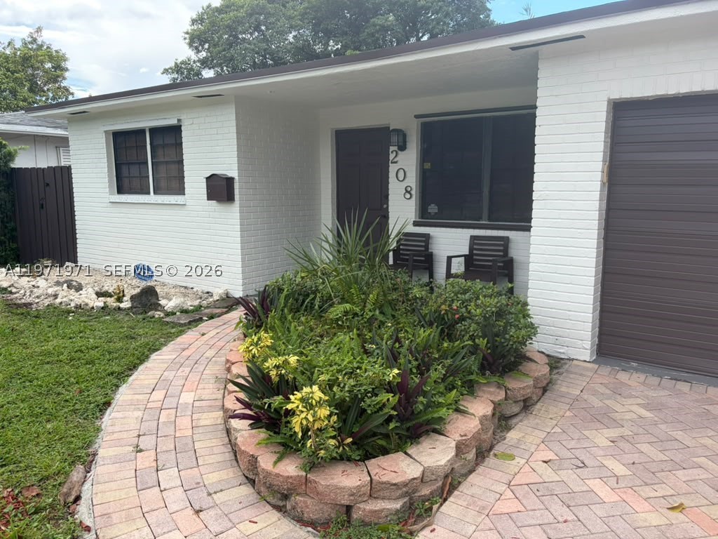 208 SW 2nd Ave, Hallandale Beach FL 33009
