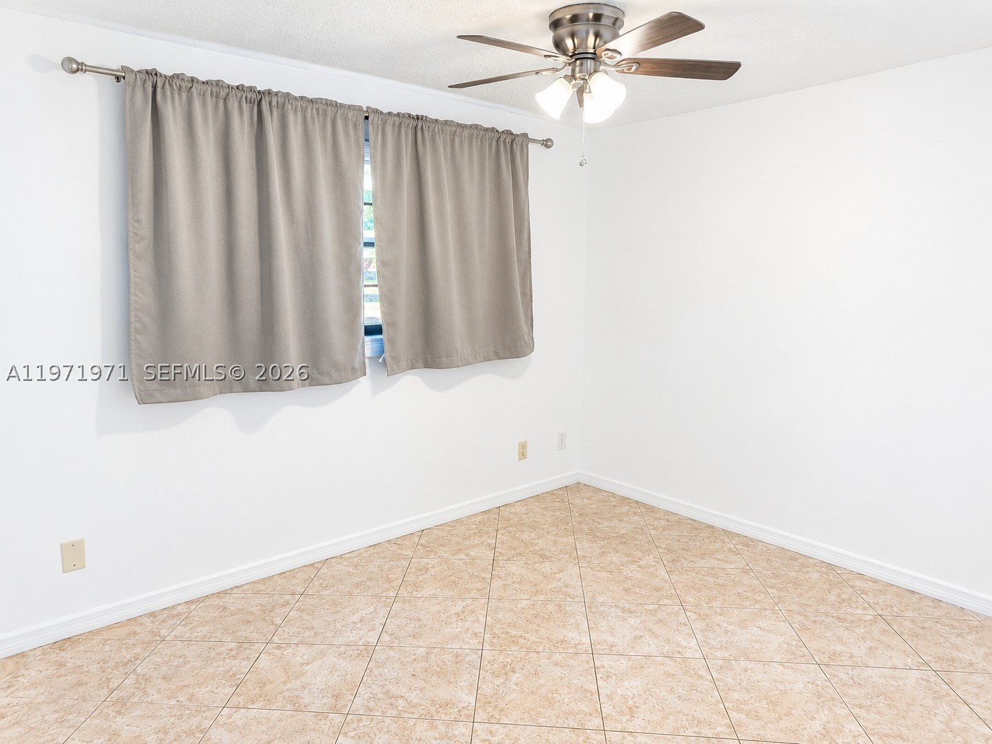 208 SW 2nd Ave, Hallandale Beach FL 33009