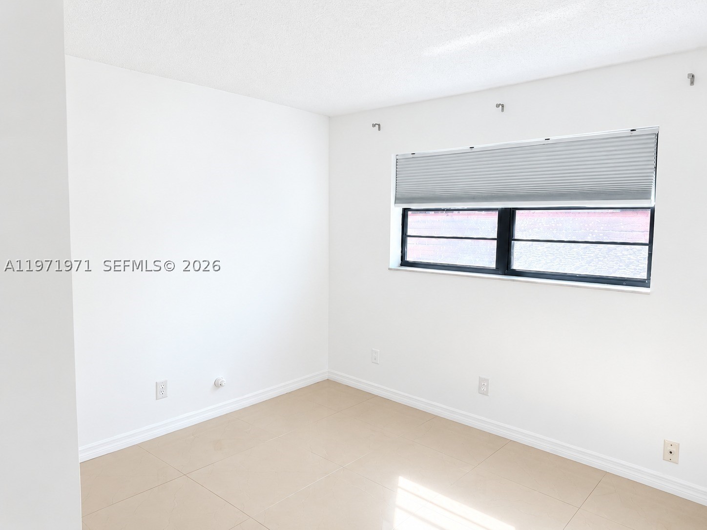 208 SW 2nd Ave, Hallandale Beach FL 33009