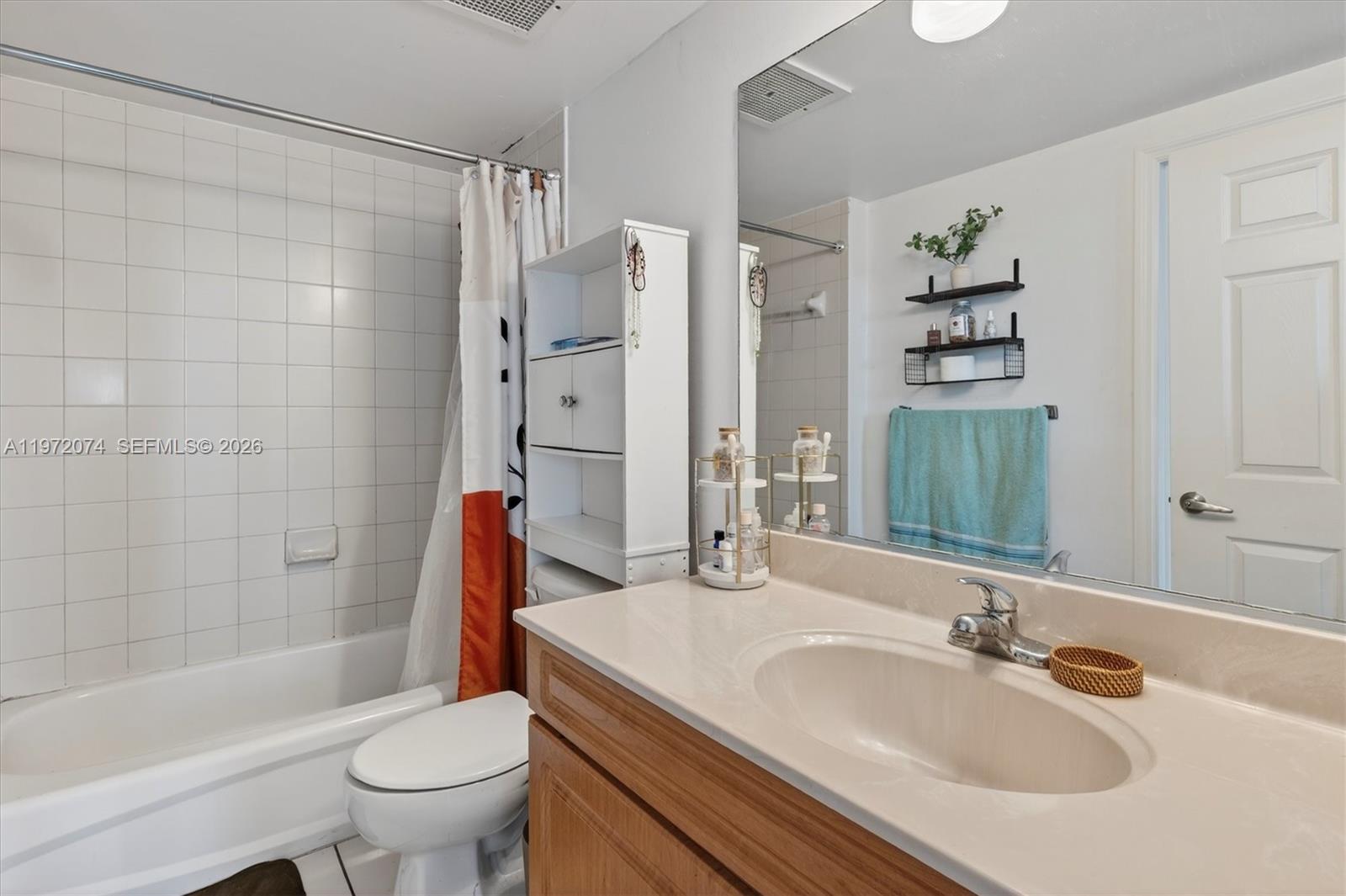 900 SW 8th St #505, Miami FL 33130