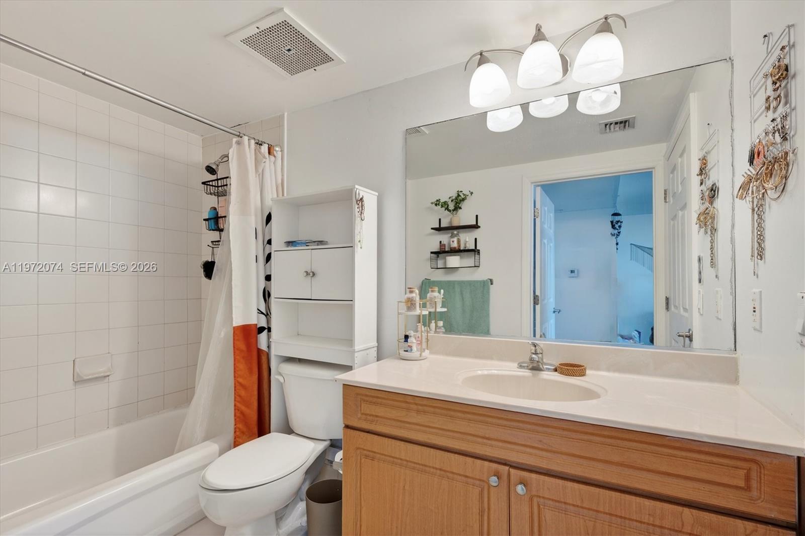 900 SW 8th St #505, Miami FL 33130