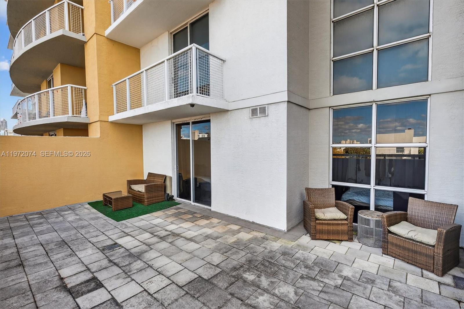 900 SW 8th St #505, Miami FL 33130