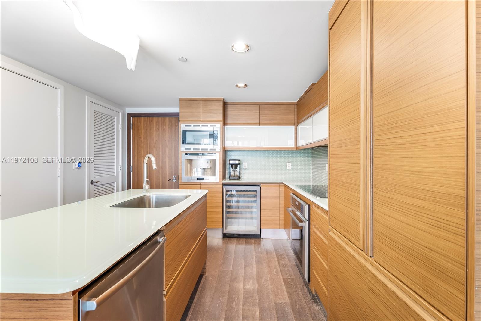 5875 Collins Ave #1004, Miami Beach FL 33140