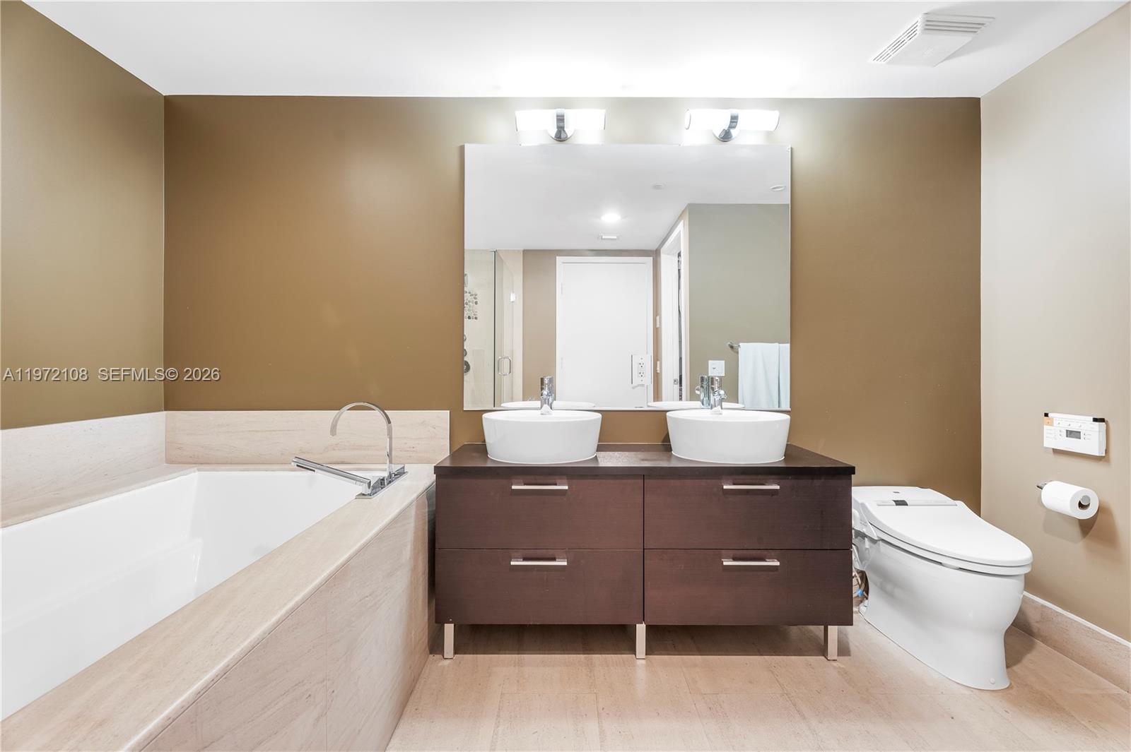 5875 Collins Ave #1004, Miami Beach FL 33140