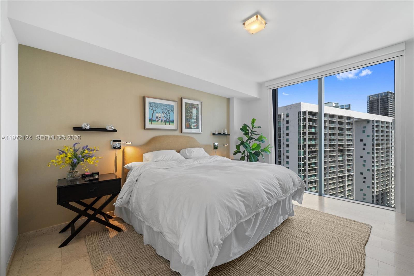 68 SE 6th St #3209, Miami FL 33131