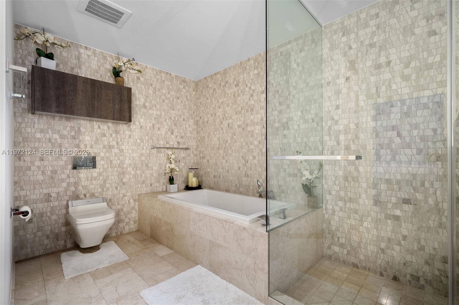 68 SE 6th St #3209, Miami FL 33131
