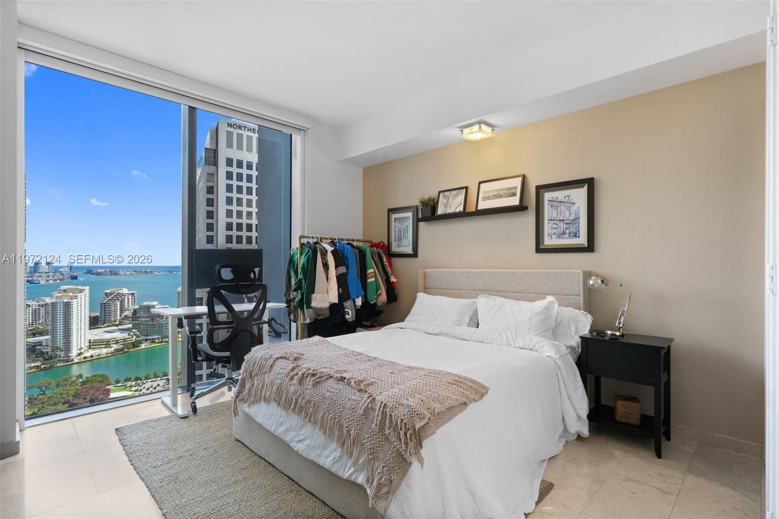 68 SE 6th St #3209, Miami FL 33131