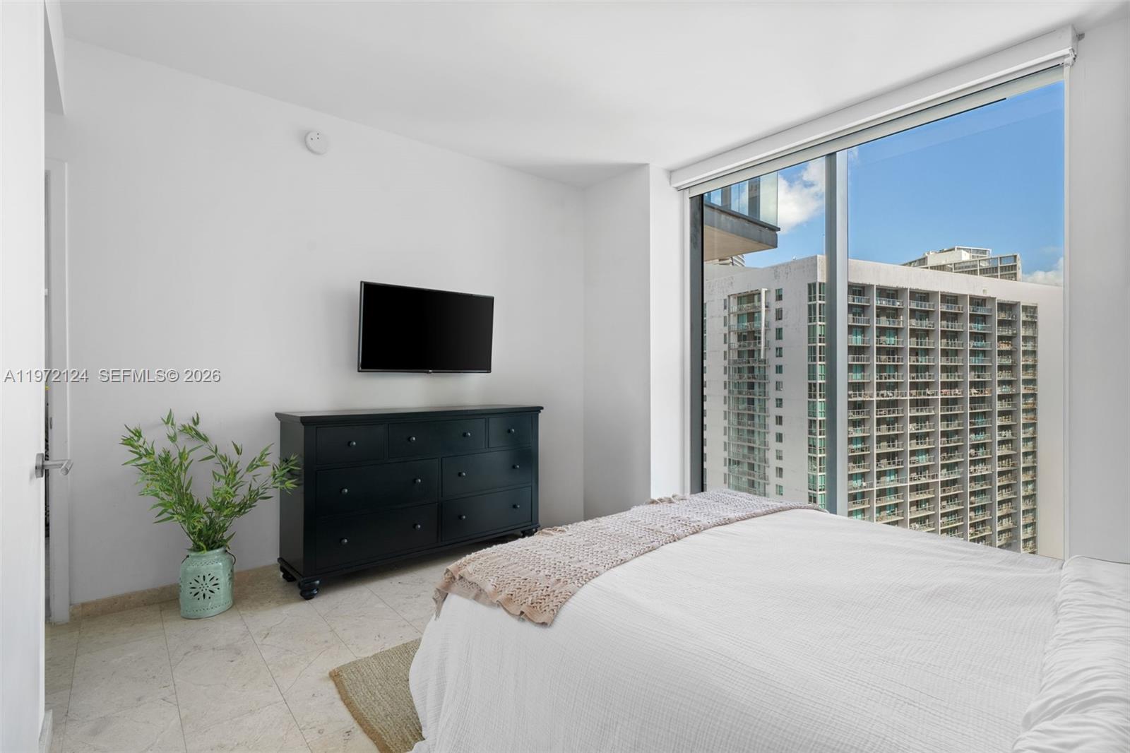 68 SE 6th St #3209, Miami FL 33131