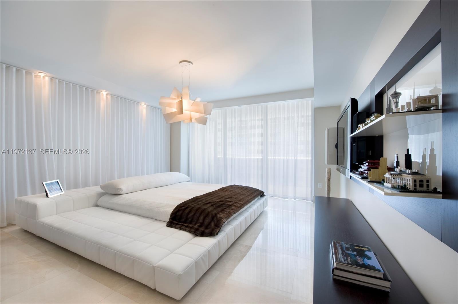 5875 Collins Ave #1008, Miami Beach FL 33140