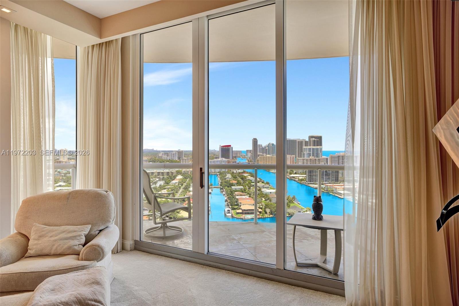 21200 Point Pl #PH2804, Aventura FL 33180