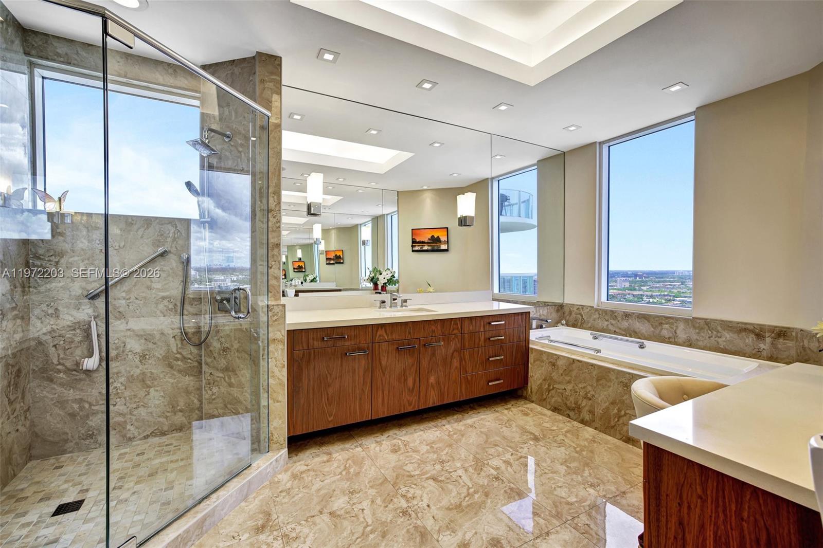 21200 Point Pl #PH2804, Aventura FL 33180
