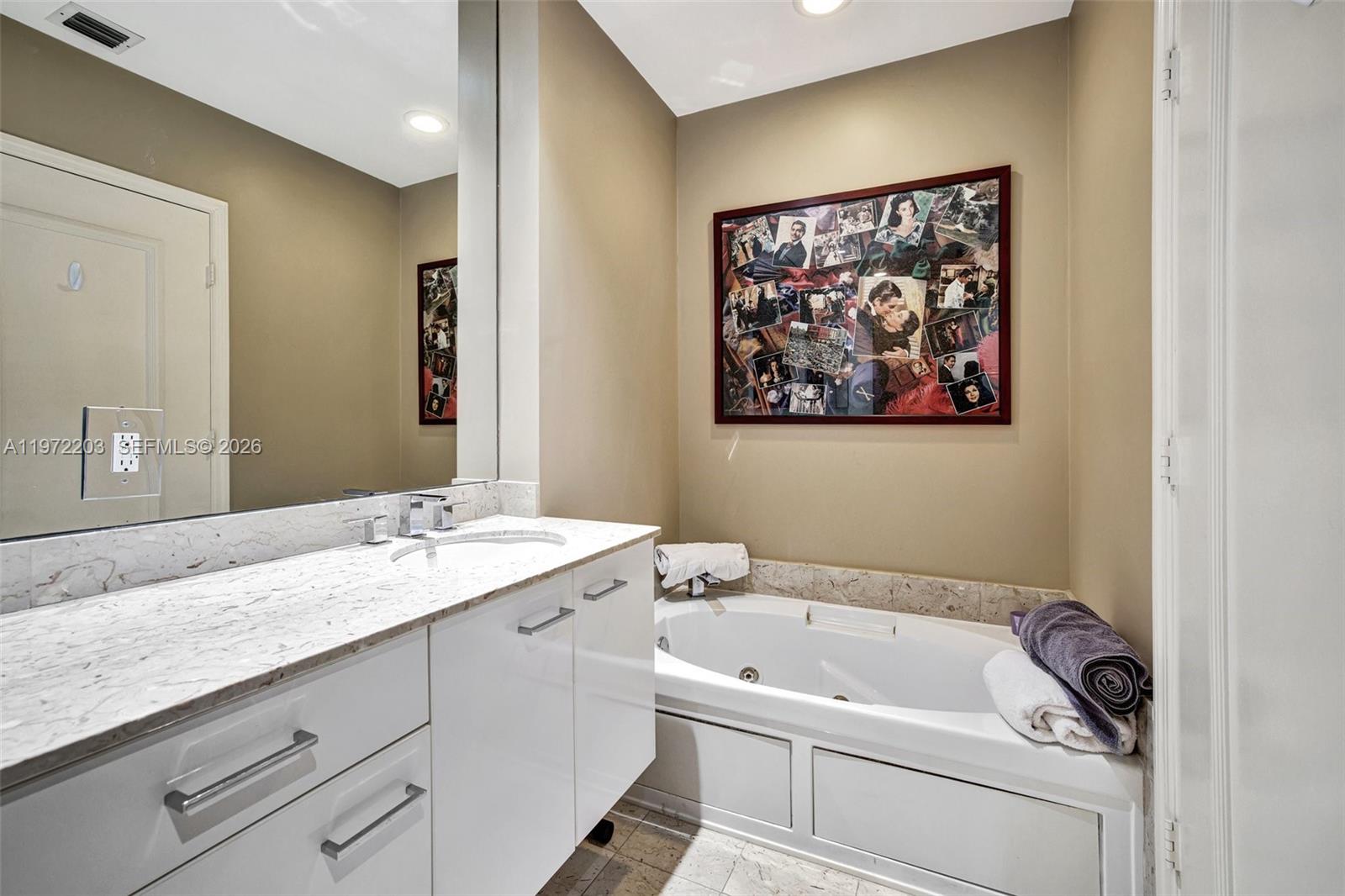 21200 Point Pl #PH2804, Aventura FL 33180
