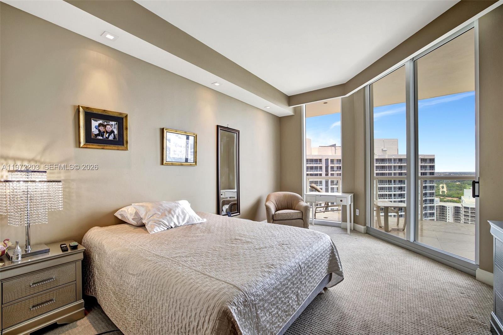 21200 Point Pl #PH2804, Aventura FL 33180