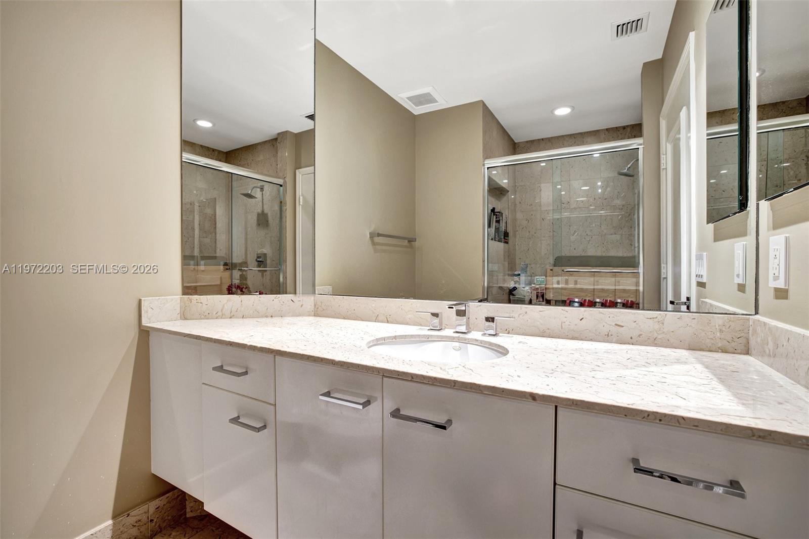 21200 Point Pl #PH2804, Aventura FL 33180