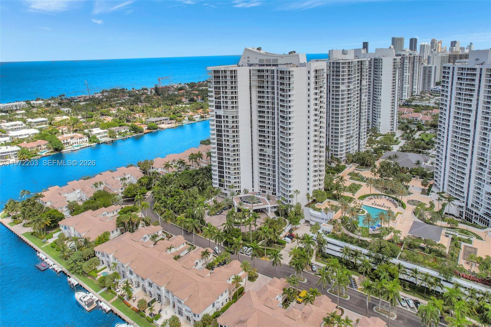 21200 Point Pl #PH2804, Aventura FL 33180