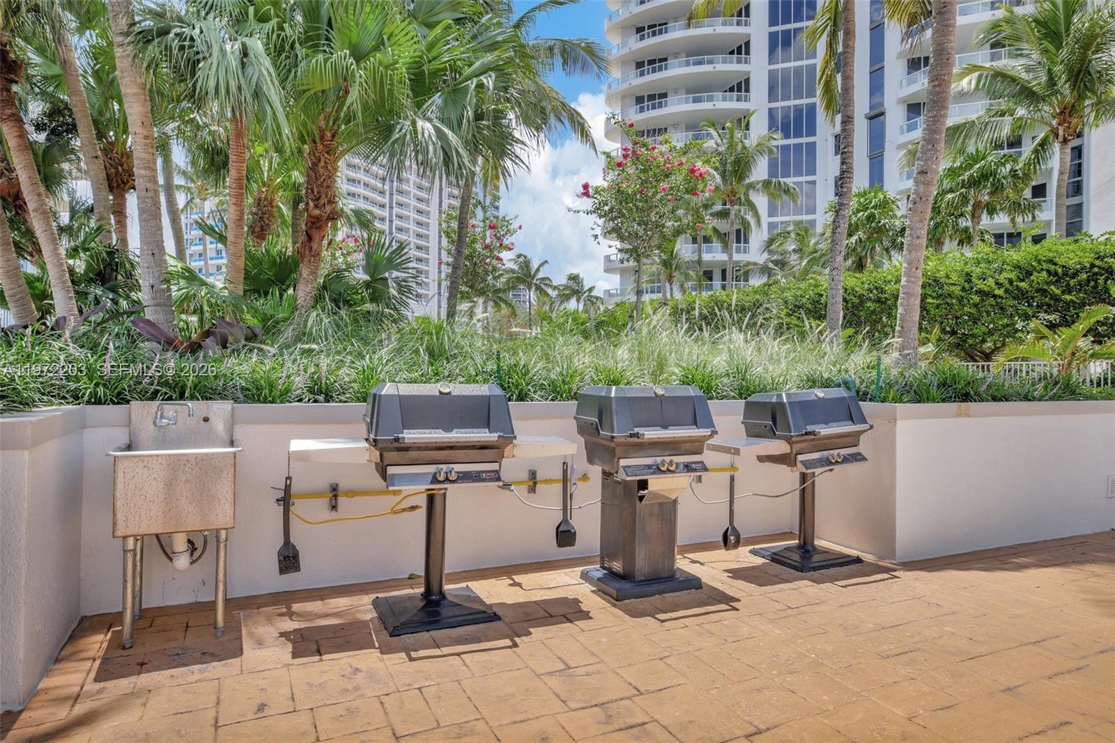 21200 Point Pl #PH2804, Aventura FL 33180
