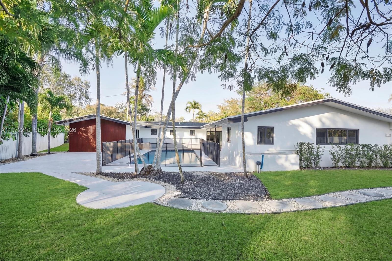 8201 SW 151st St, Palmetto Bay FL 33158