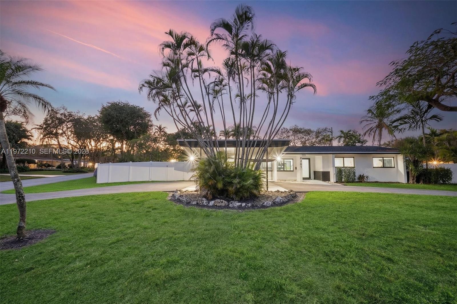 8201 SW 151st St, Palmetto Bay FL 33158