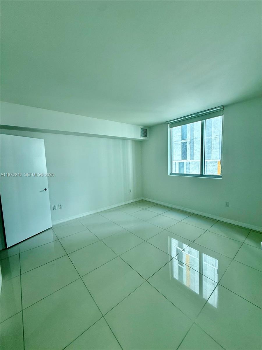 55 SE 6th St #1201, Miami FL 33131