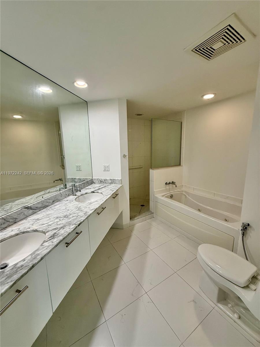 55 SE 6th St #1201, Miami FL 33131