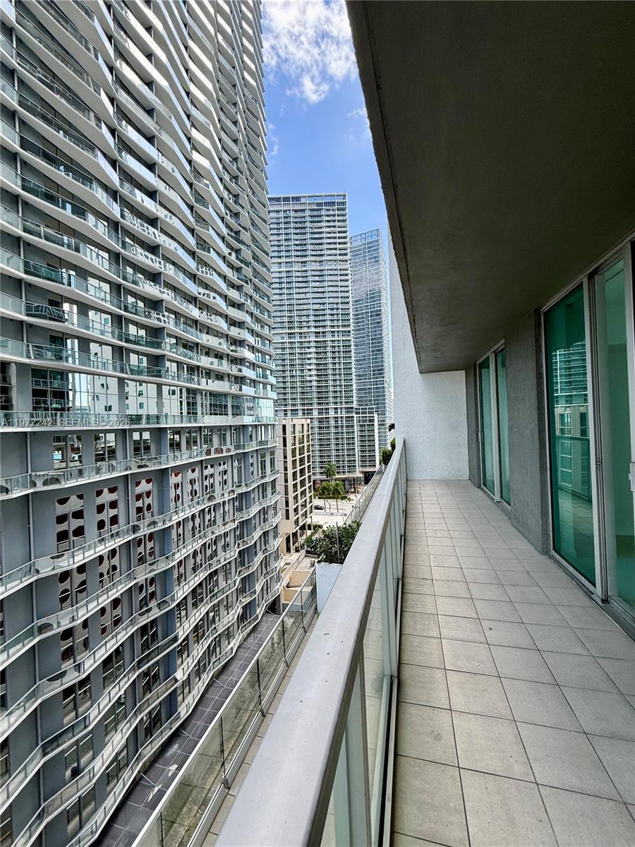 55 SE 6th St #1201, Miami FL 33131