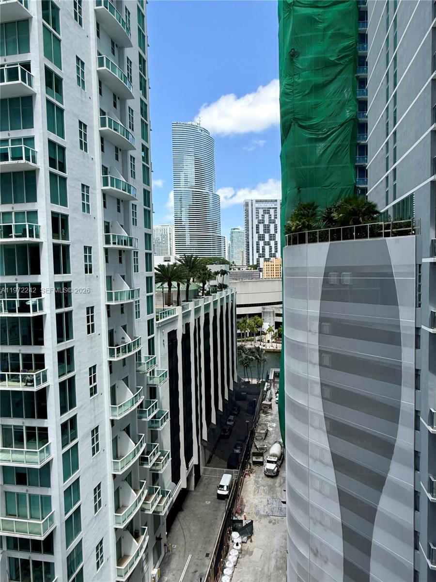 55 SE 6th St #1201, Miami FL 33131