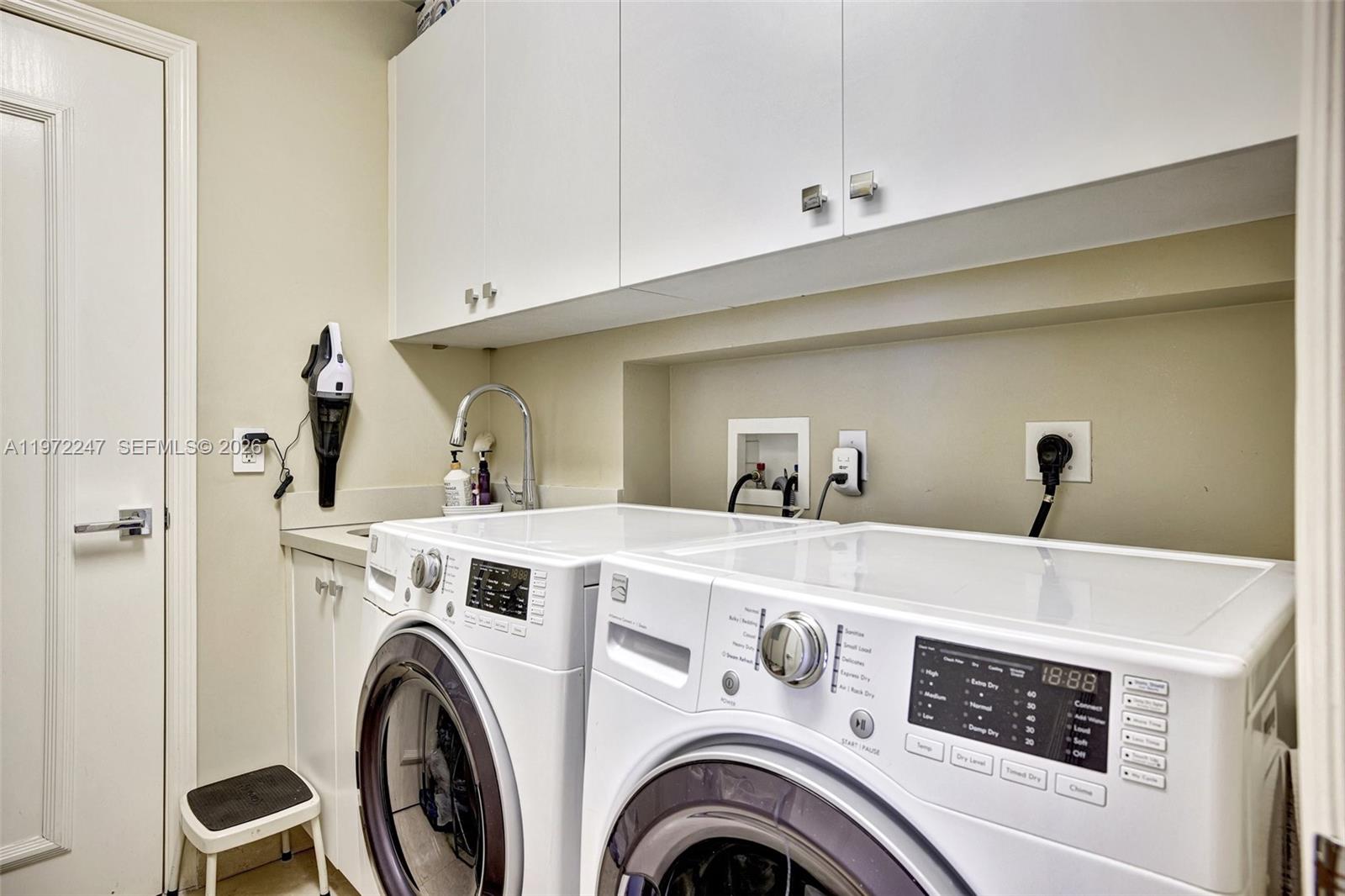 21200 Point Pl #PH 2804, Aventura FL 33180