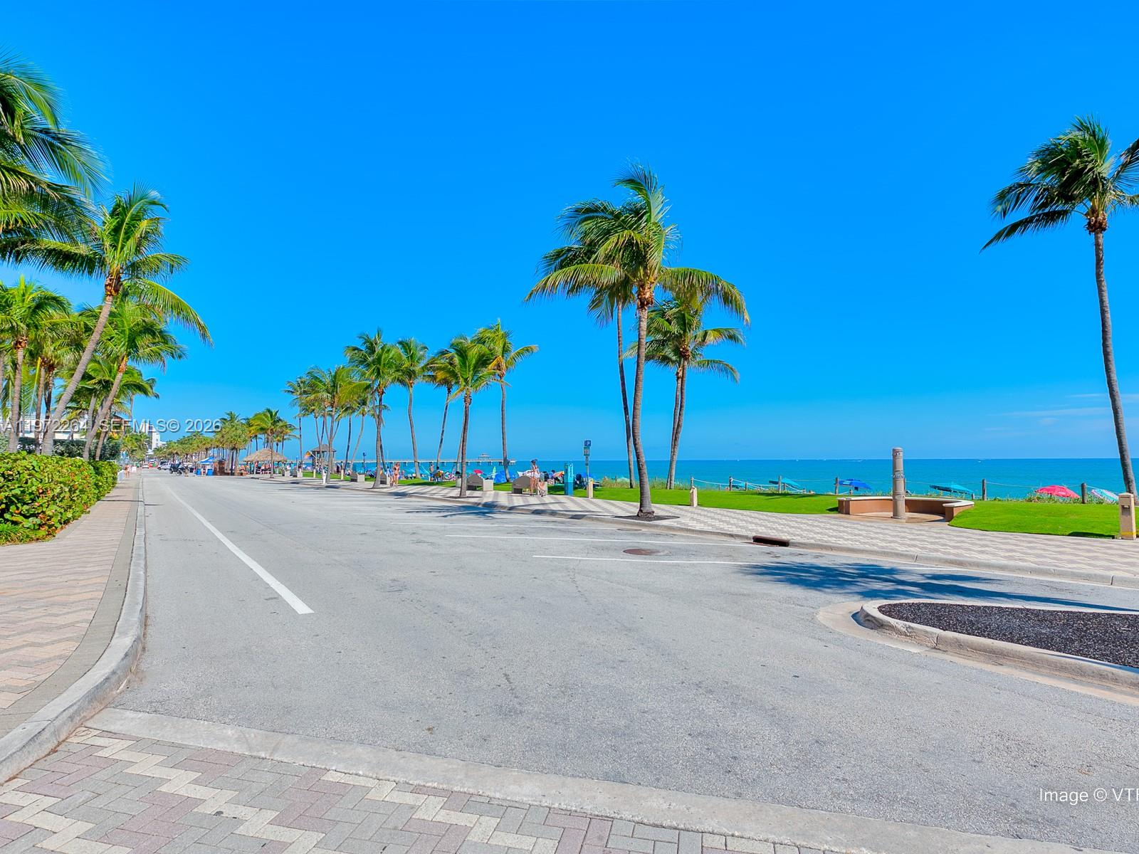2051 SE 3rd St #TH11, Deerfield Beach FL 33441